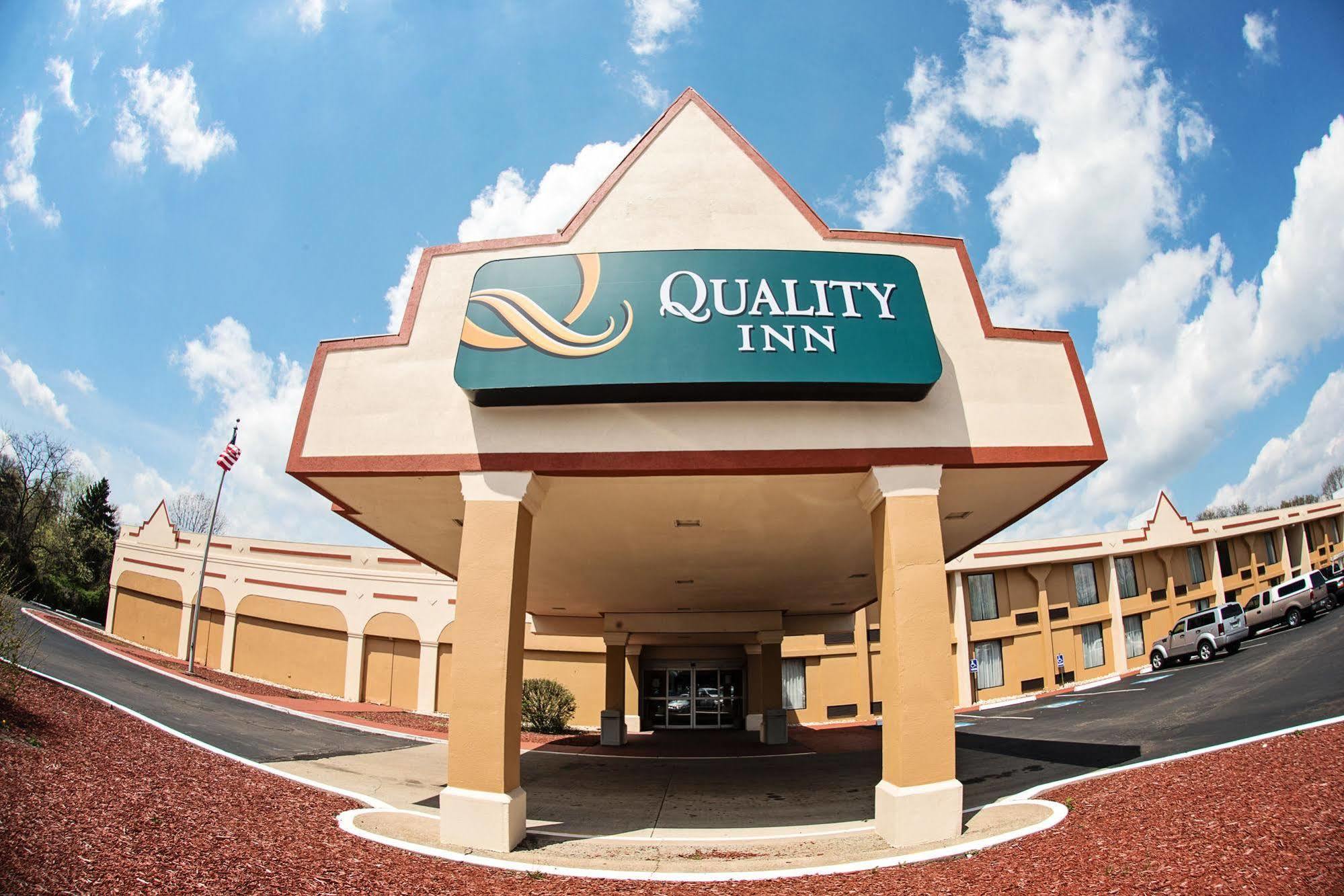 Quality Inn New Kensington Exterior photo